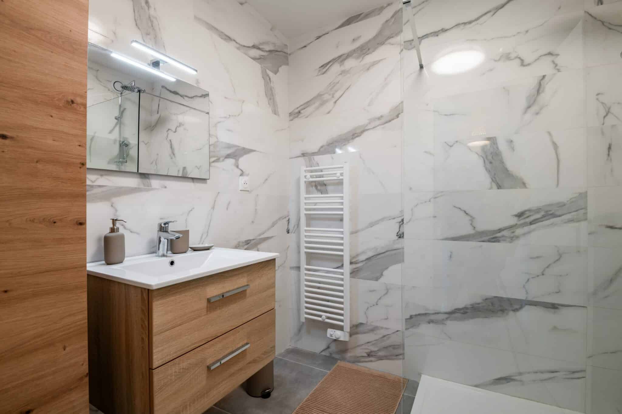 Salle de bain : Investir pour louer - rénovation - Avant  